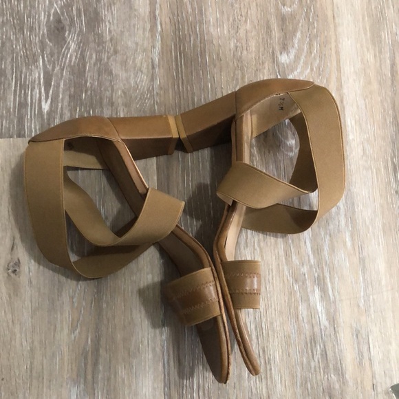 Stuart Weitzman Block Heeled Sandal - Picture 5 of 11